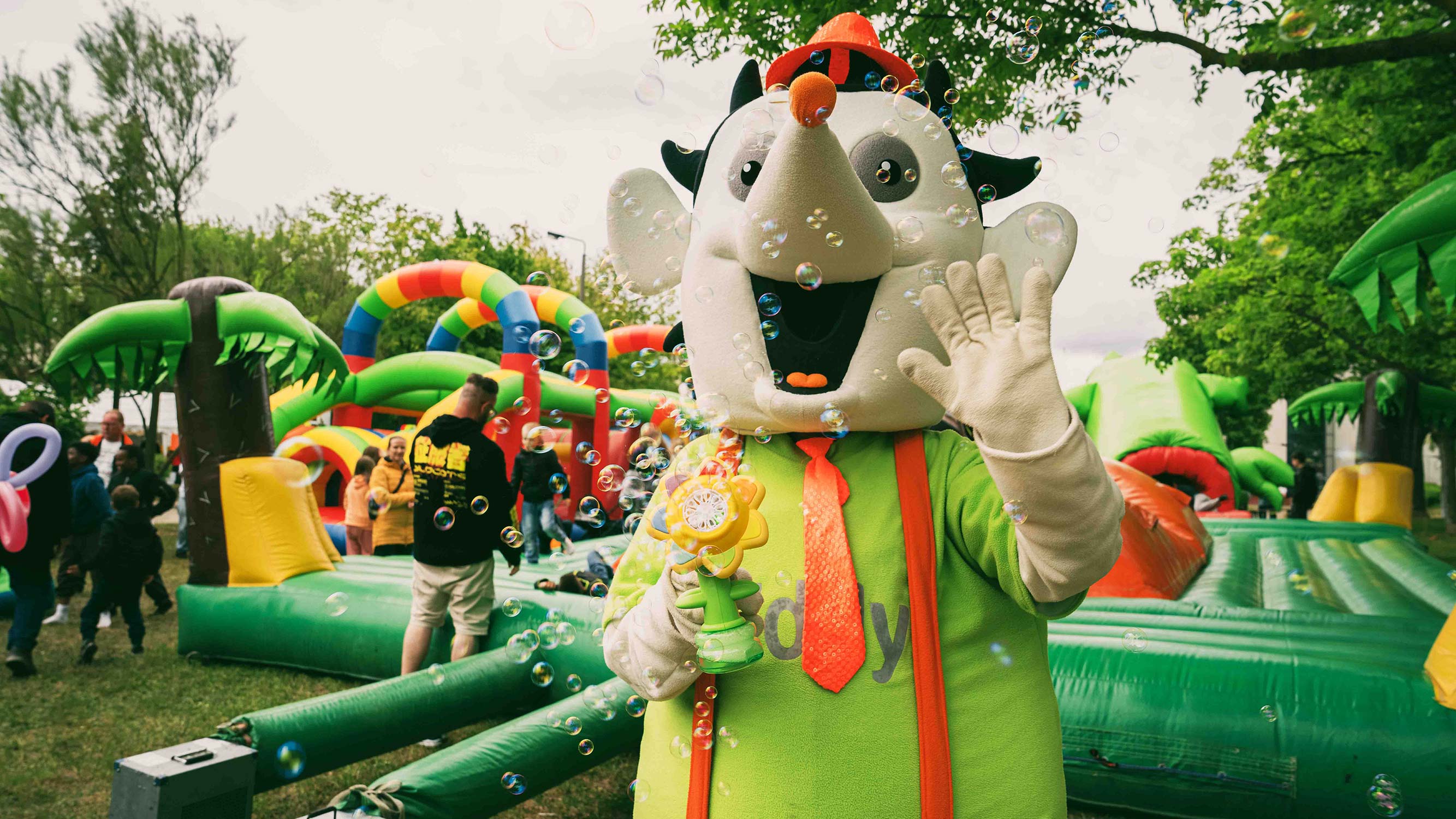 Wohnbau-Maskottchen Eddy freut sich auf viele große und kleine Gäste beim Igelfest am 30.05.2026