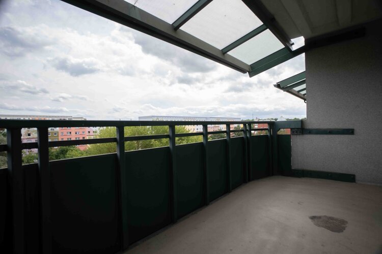 Zum Mietangebot verlinktes Bild: Mit großem Balkon.