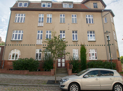 Bild 1 zum Mietangebot Sanierte Altbauwohnung in Seenähe.