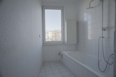 Bild 2 zum Mietangebot Großzügig geschnittene 3-Raum-Wohnung in der City